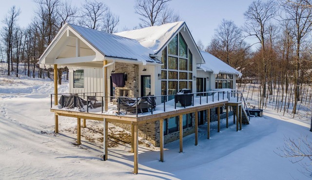 Deep Creek Luxury w/Pool, Theater & Fireplace