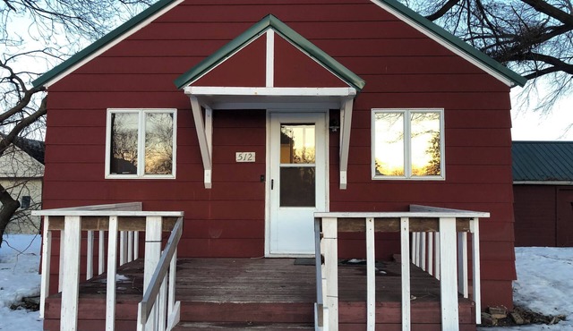 Delightful 2-bedroom house with AC in Highmore