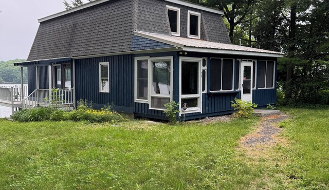 Delightful 3-bedroom house on Pleasant Pond in Richmond Maine