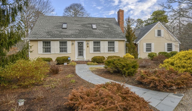 Delightful Home with In-law Apt. Near Bay