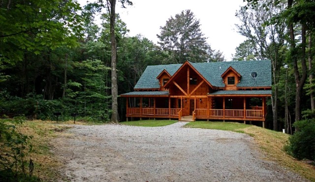 Delightful Vacation Cabin Perfect for a Large Group near Ash Cave, Ohio