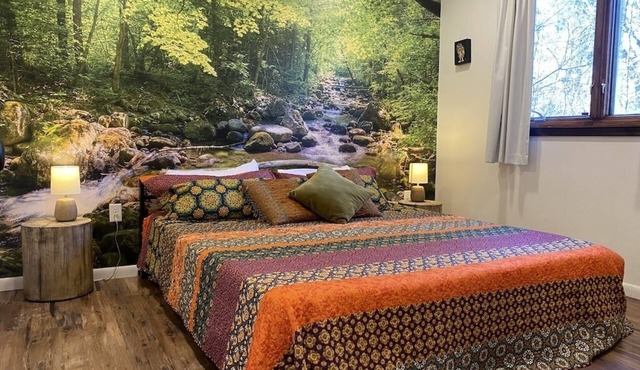 Dells Secret Cottage - Huge Private Yard, Minutes to downtown Wisconsin Dells