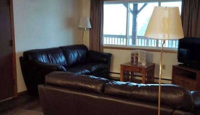 Deluxe 3 Bedroom Condo, 2 Full Bathrooms Top Floor #4