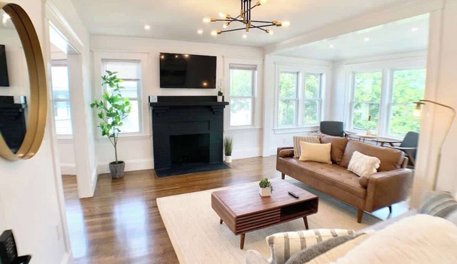 Deluxe and Bright 3Br, King Bed,W/D,Parking