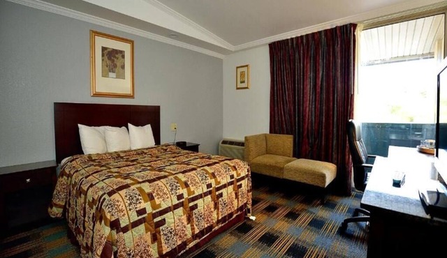 DELUXE ROOM, QUEEN BED