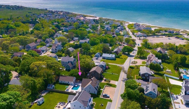 Dennis Dreams: 037-D Heated Pool, Walk to Mayflower Beach, Sleeps 10 w/Guest House in Dennis