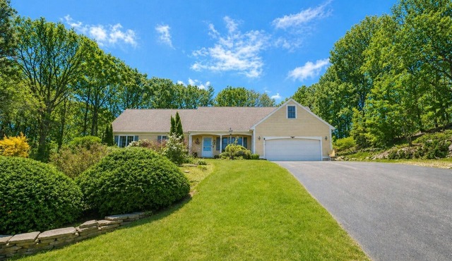 DENNIS - Pet-Friendly - Walkable to Ice-cream & Dining - CCP 165