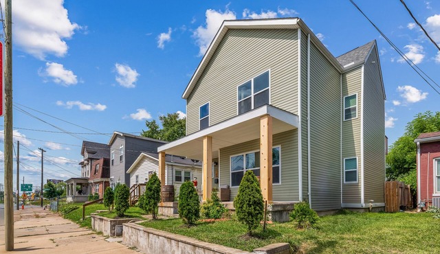 Derby - Bourbon Trail 4BR Pool Table Villa