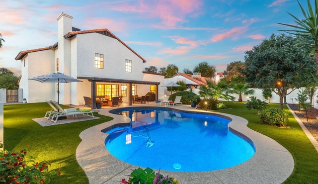 Desert Escape Minutes from Shopping, Dining & Golf