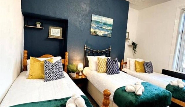 Designed for Team Stays | City Centre | Sleeps 9!