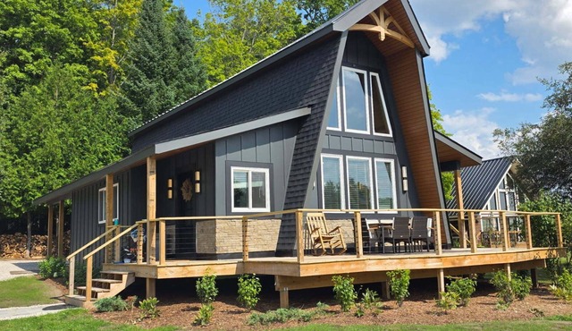Designer A Frame. Only 15 mins from Petoskey and Boyne Mountain. Stunning views.