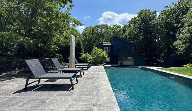 Designer Amagansett Retreat Heated Pool Minutes to Ocean Beaches