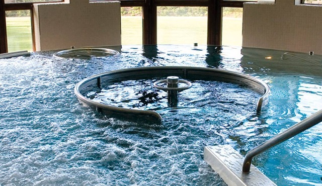 Detached Lodge at Cameron Club on Loch Lomond with Spa