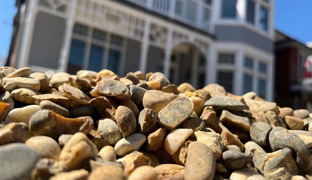 Devon Lodge - Large 3 bed Apartment Sleeps 8 Beach opposite