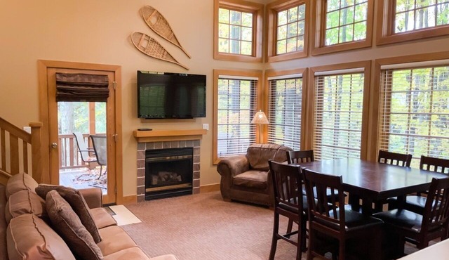 Disciples Ridge Condo, Just off Fox Run Court, Sleeps 16. Three bedrms-loft