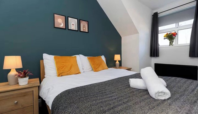 *Discounts/Contractors/WIFI/Free Parking/Smart TV