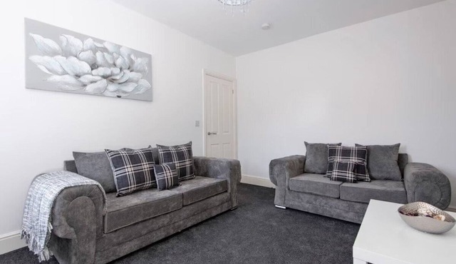 *Discounts/Contractors/WIFI/Free Parking/Smart TV