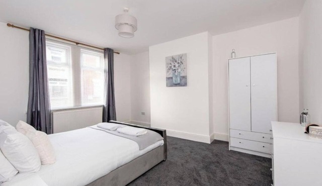 *Discounts/Contractors/WIFI/Free Parking/Smart TV