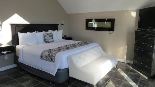 Dockside Suites