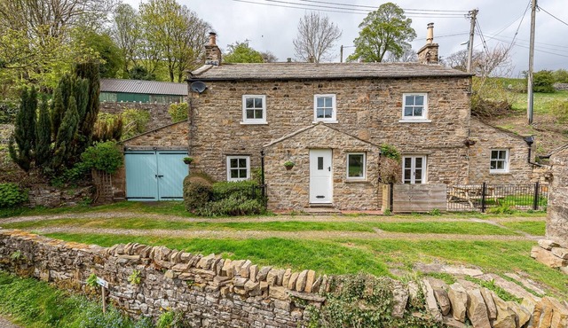 Dog Friendly 3 Bed Swaledale Cottage in Yorkshire Dales | Sleeps 5 | River Valley Views | WiFi & Cen