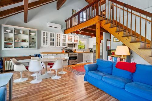 Dog-Friendly Cape Cottage Near Beach Towns