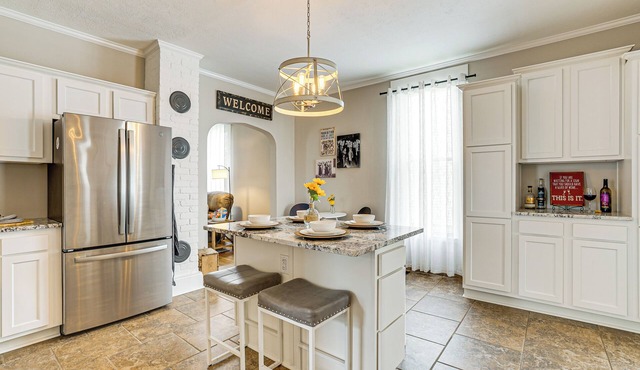 Dog-friendly Home w/Yard, 6 Mi to Louisville!