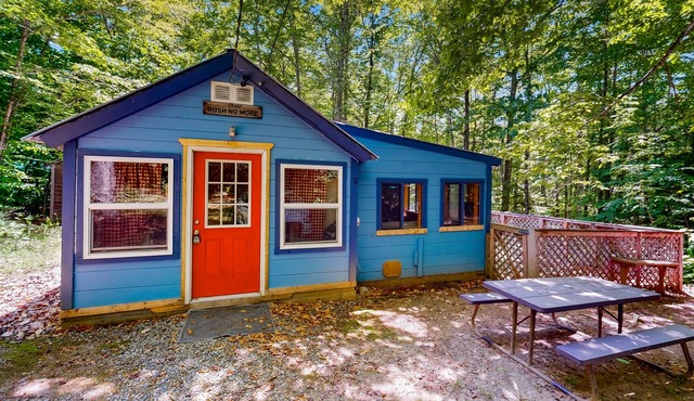 Dog-friendly house with water sports gear, firepit, grill, & enclosed yard