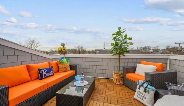 Dolce Vita: Luxury Condo with Rooftop Terrace