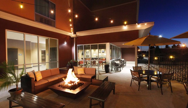 DoubleTree by Hilton West Fargo Sanford Medical Center Area