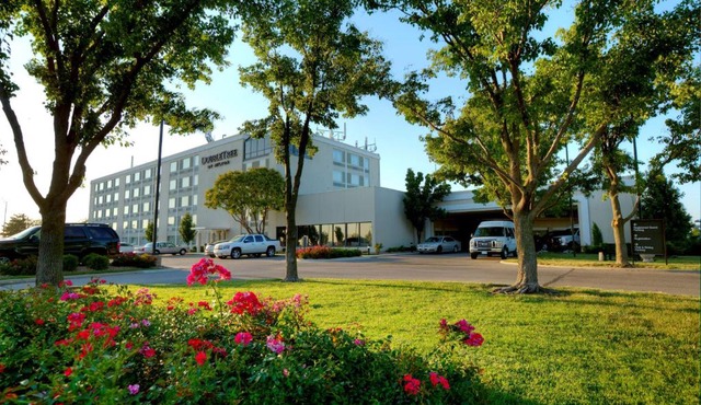 DoubleTree by Hilton Wichita Airport