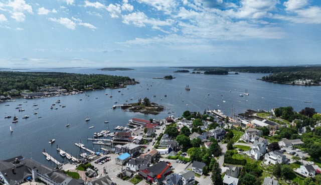 Downtown Boothbay Harbor Studio – Ocean Views, Dog-Friendly, Walk to Pier