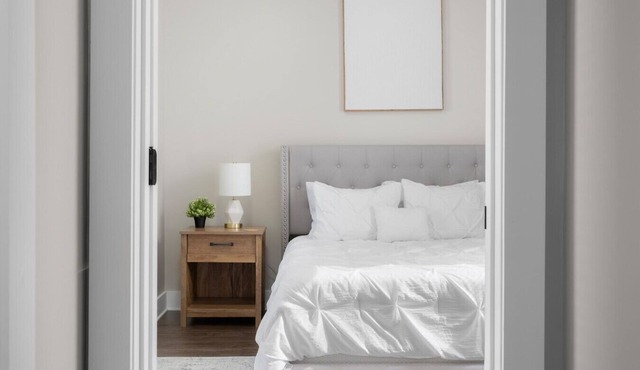 Downtown Columbus~Stunning Upscale 1 bd Suite