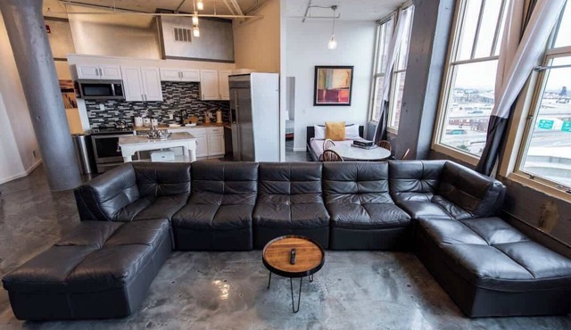 Downtown Duplex with Panoramic View - 12 Beds