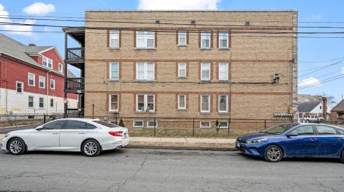 Downtown Hartford 2BR Family Pet Friendly