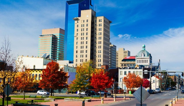 Downtown Lexington Cosmopolitan Condo Gated Secure Parking & Heated Rooftop Pool