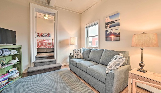 Downtown Loft Apartment, Steps to Riverfront!