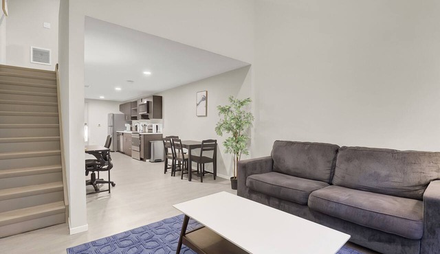 Downtown Loft Near Stadiums w/Gym. Pet-Friendly!