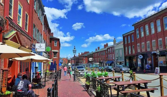 Downtown Newburyport, Bright and Sunny 2 Bedroom