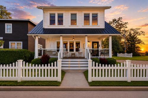 Dragonfly Guest House-GOTL Strip
