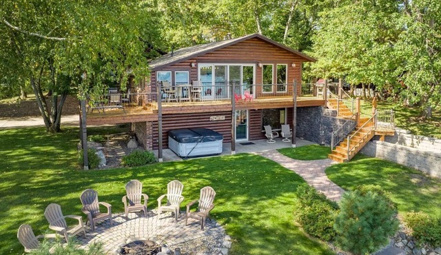 Dream Island Cabin — Whitefish Chain Lakefront, Hot Tub, 4BR, Sleeps 10