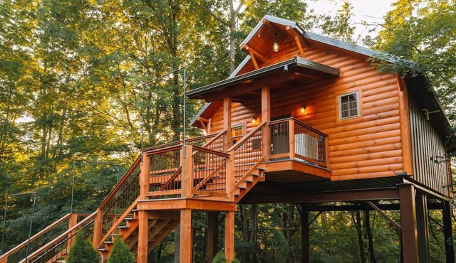 Dreamy Treehouse Getaway with Hot Tub