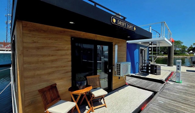 Drift Loft Houseboat