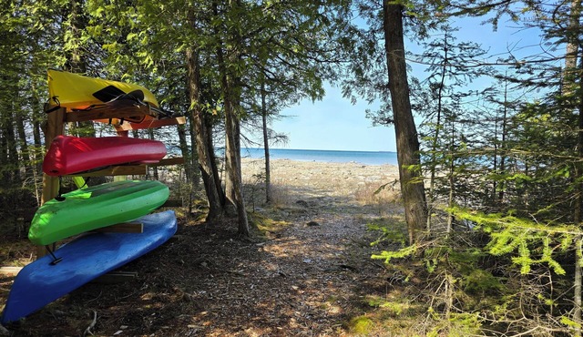 Drummond Island Hotel & Vacation Homes - Cream City Cottage