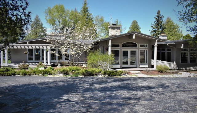 Drummond Island Hotel & Vacation Homes - Some Point North