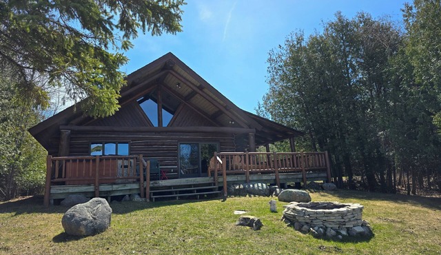 Drummond Island Hotel & Vacation Homes - Scotts Bay Lodge