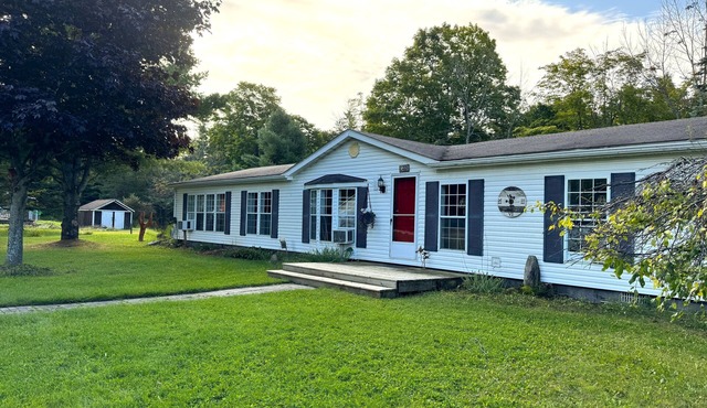 Drummond Island Hotel & Vacation Homes - Channel Road Charmer