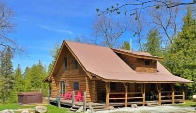 Drummond Island Hotel & Vacation Homes - Fairview Cove Log Home