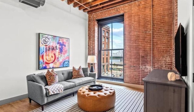 DWTN Riverfront Loft Gated Parking W/D