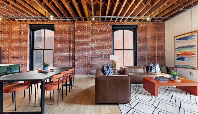 DWTN Riverfront Loft W/D Gated Parking