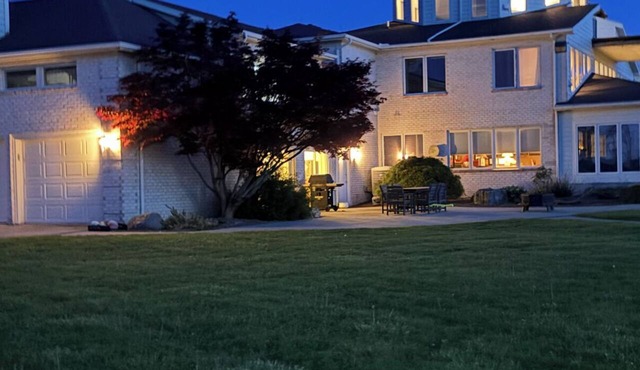 Eagle Isle North Wing on the Sandusky River w/short drive to Cedar Point.